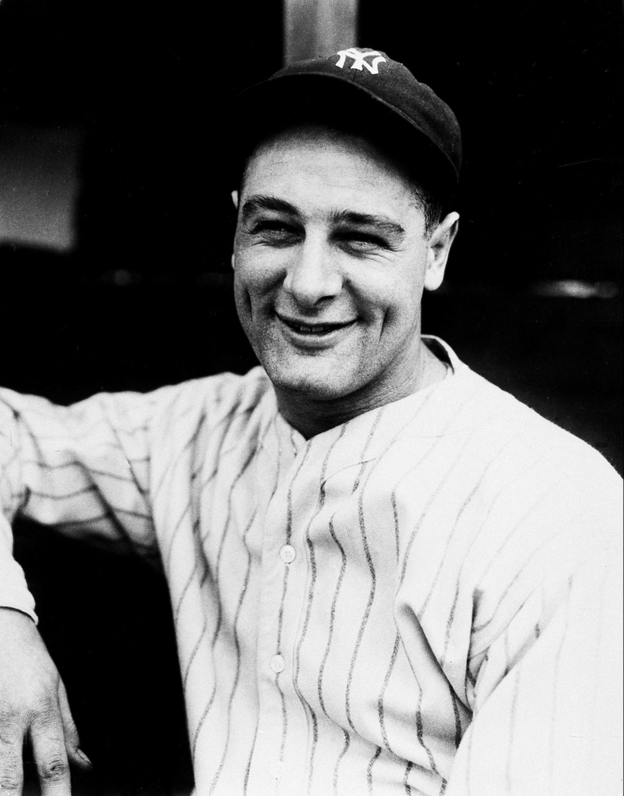 1925: Lou Gehrig starts streak of 2,130 consecutive games